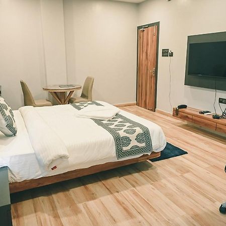 Empire Regency Hotel Guwahati Ngoại thất bức ảnh