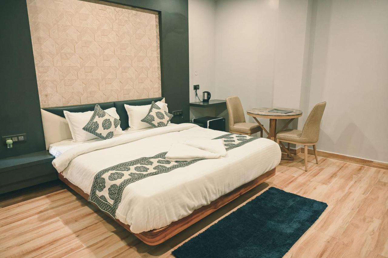 Empire Regency Hotel Guwahati Ngoại thất bức ảnh