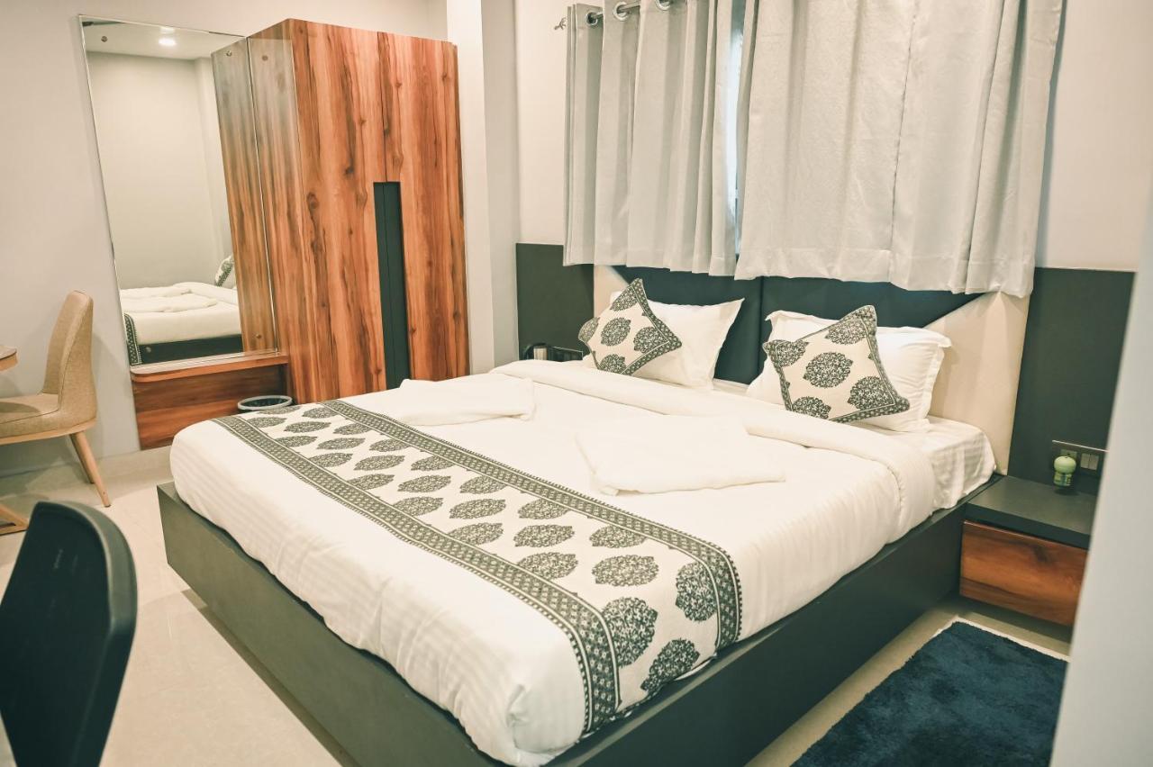 Empire Regency Hotel Guwahati Ngoại thất bức ảnh