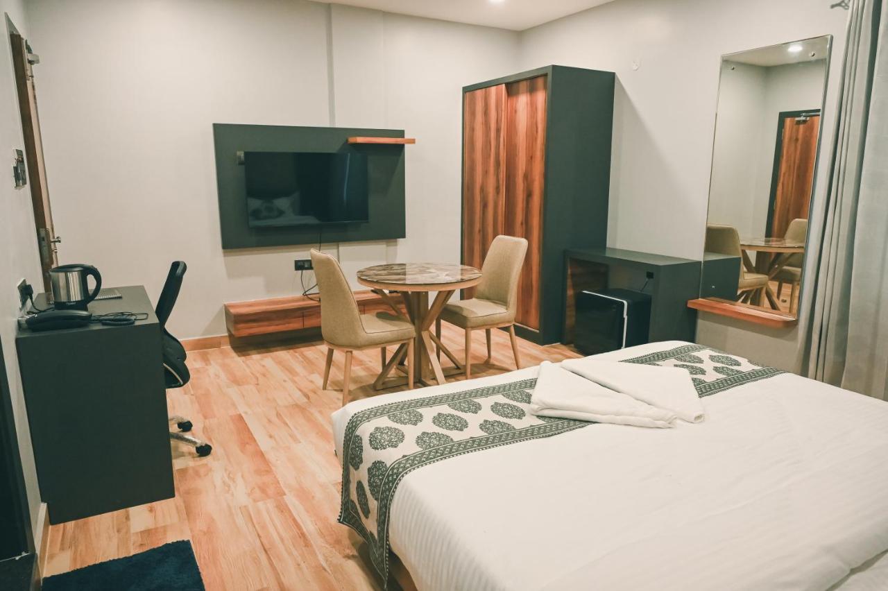 Empire Regency Hotel Guwahati Ngoại thất bức ảnh