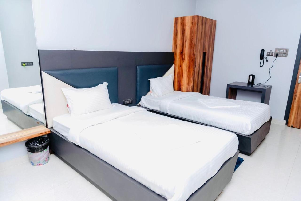 Empire Regency Hotel Guwahati Ngoại thất bức ảnh
