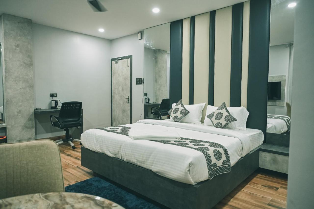 Empire Regency Hotel Guwahati Ngoại thất bức ảnh