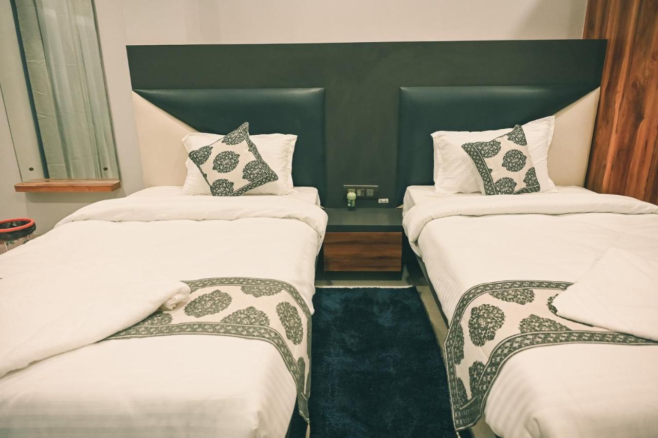 Empire Regency Hotel Guwahati Ngoại thất bức ảnh